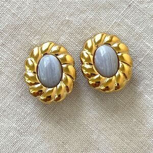 Vintage 80s Ginnie Johansen SIGNED Gold Tone Sky Blue Cabochon Clip On Earrings